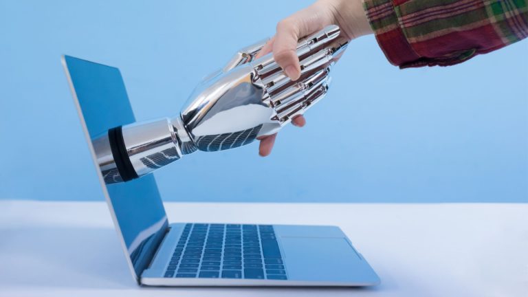 4 Ways AI is making the lives of writers much easier